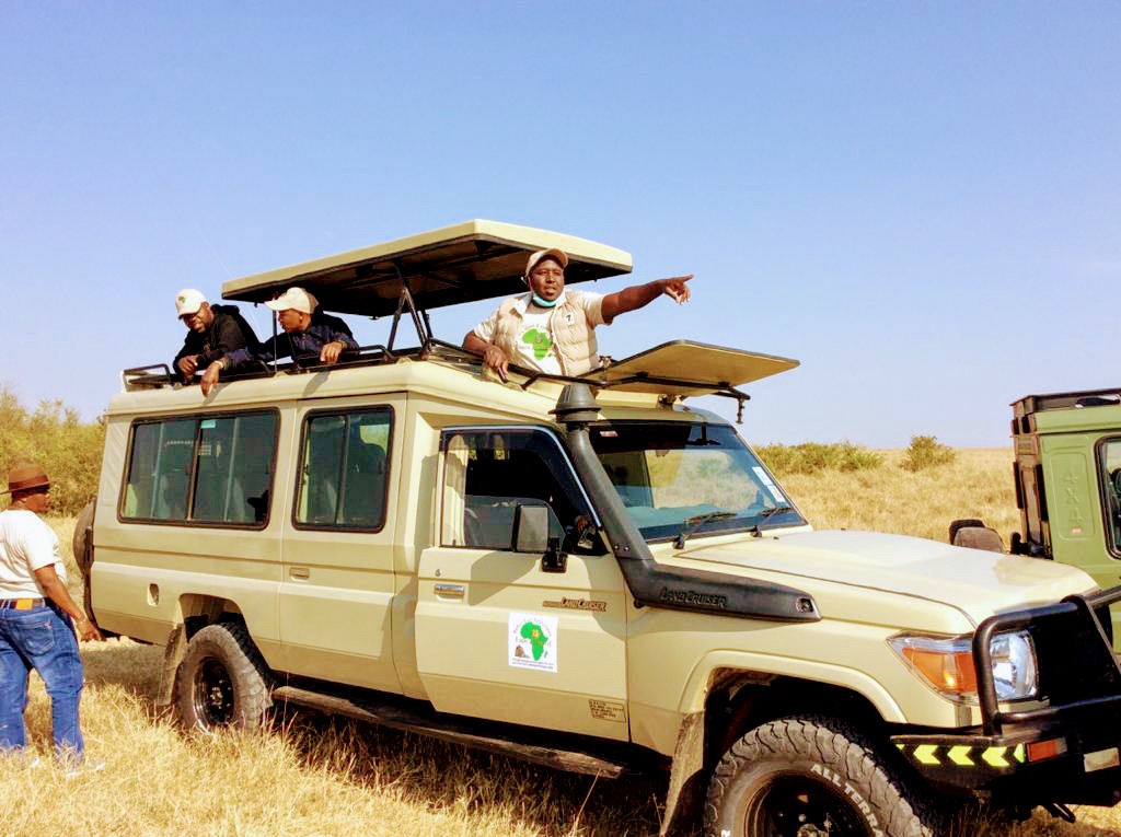 KENYA Bush Expeditions HOLIDAY SAFARIS TOURS AND TRAVEL